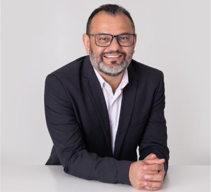 Cleber Luiz Ferreira proprietário da Orlú Floral & Essence no Cambuí em Campinas